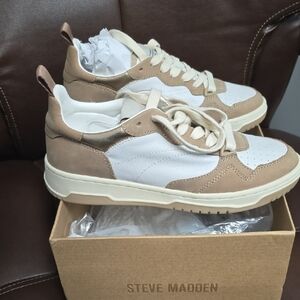 Steve Madden Women's Beige and White Sneakers